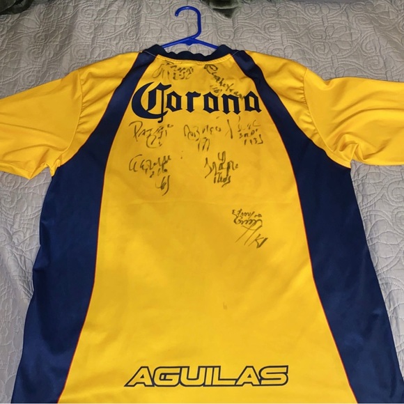 Club America signed jersey - Picture 3 of 4